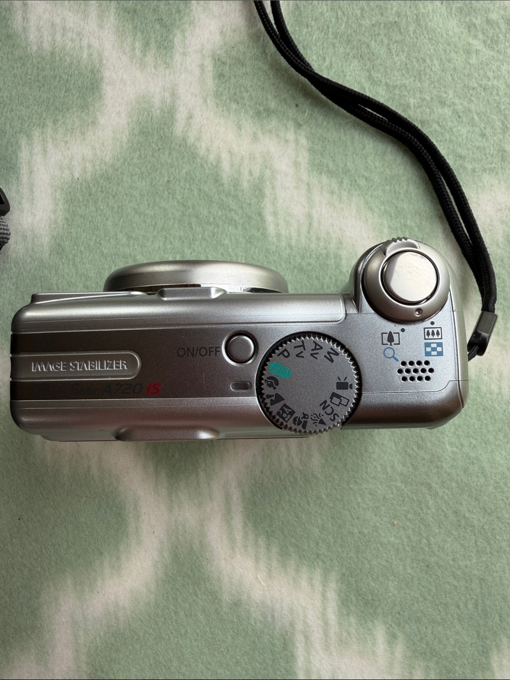 Canon Powershot A720 IS Silver Point-and-Shoot Digital Camera with Carrying Case - Picture 6 of 16